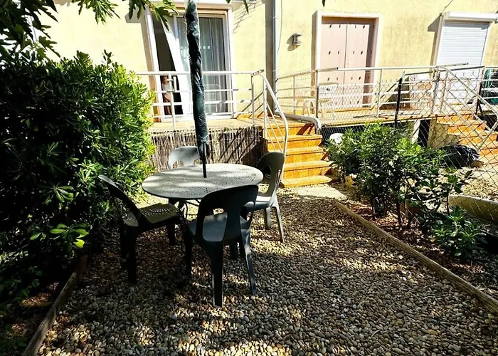 With Garden - Sea View شقة بالافاس ليه فلو